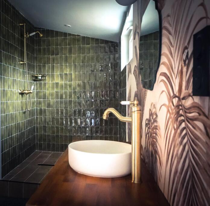 Maison Eliste - Love Gite Chic Avec Jacuzzi Interieur La Gacilly Luaran gambar