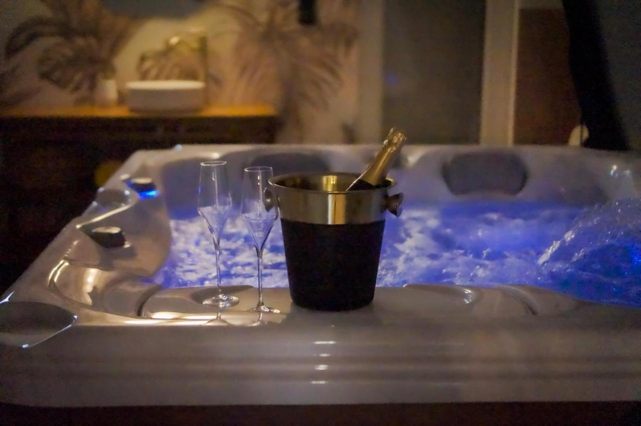 Maison Eliste - Love Gite Chic Avec Jacuzzi Interieur La Gacilly Luaran gambar